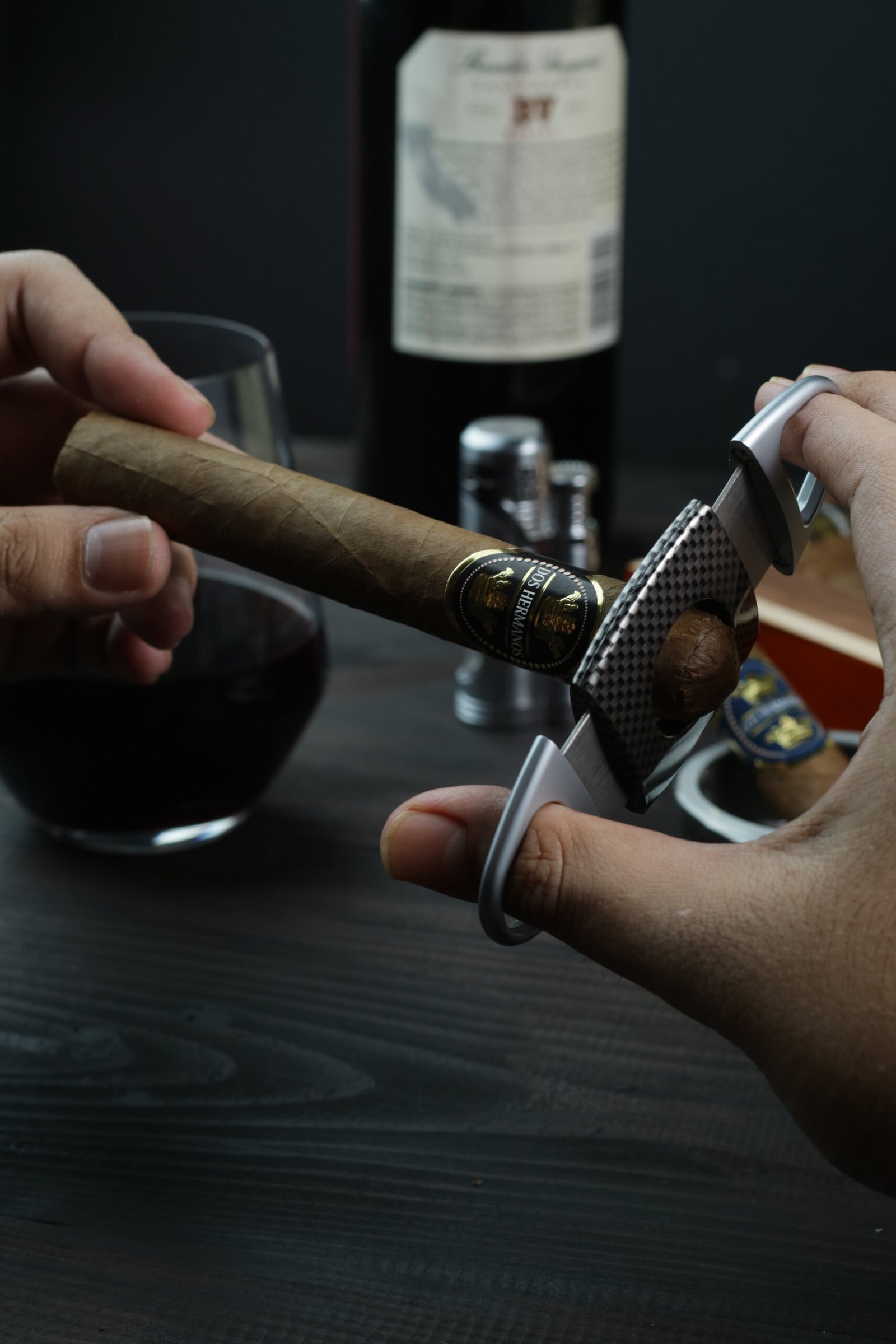 Preparing the cigar